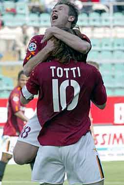 Cassano festeggia Totti
