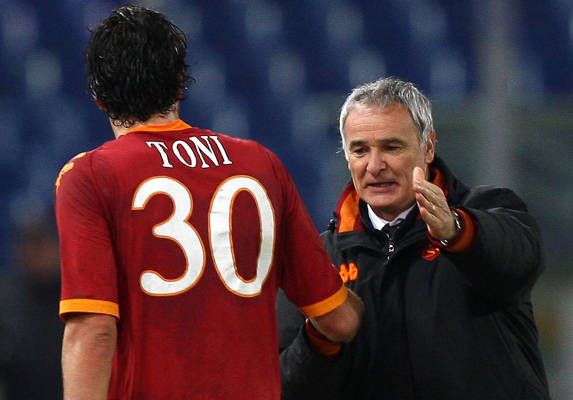 Ranieri si congratula con Toni