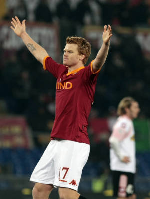 Riise ancora in gol