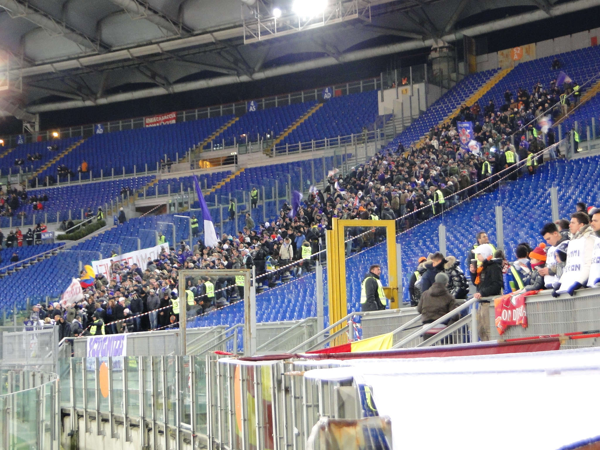 Tifosi della Fiorentina all'Olimpico