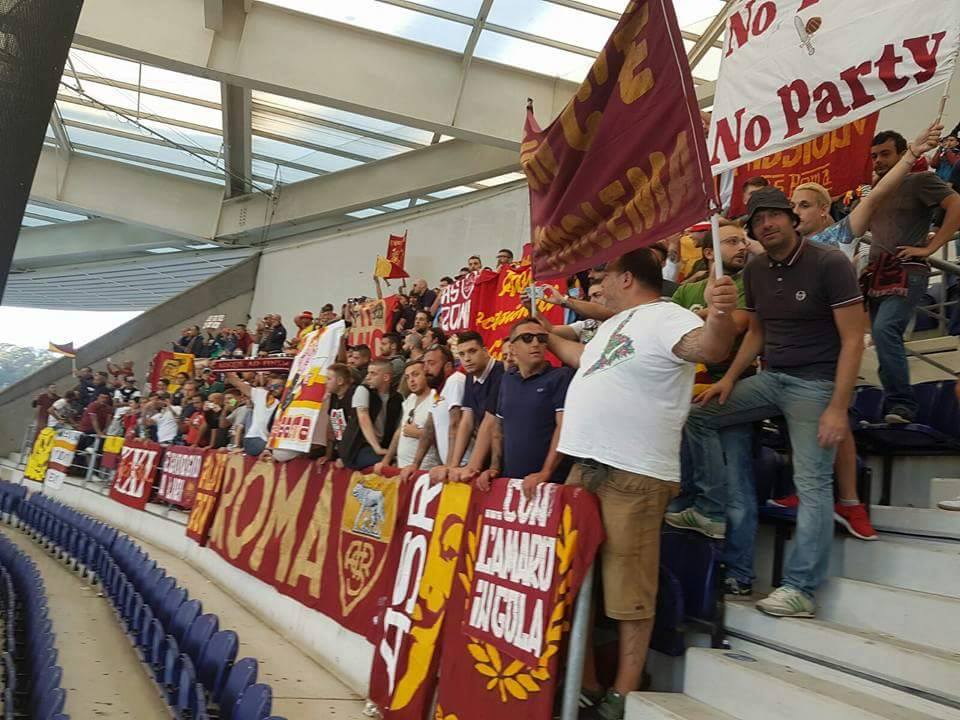 I tifosi della Roma a Oporto